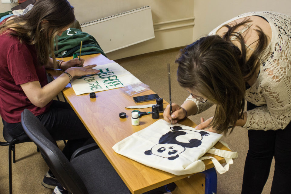 Eco-bag painting workshop with HSE_Green